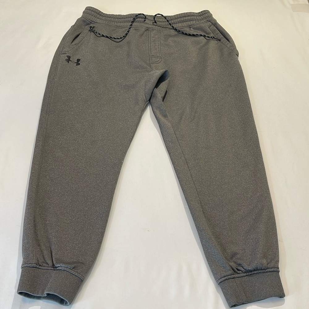 Under Armour Gray Joggers MENS SIZE XL , SEE PICTURES FOR MEASUREMENTS